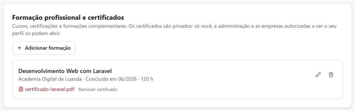 Bloco de formação profissional com um curso e o respectivo certificado anexado